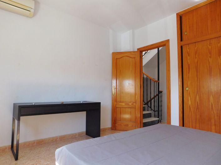Image No.16-4 Bed Townhouse for sale