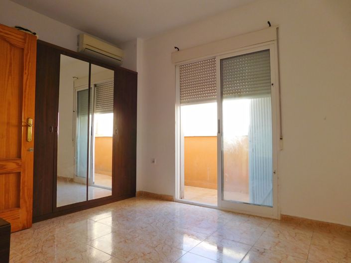 Image No.18-4 Bed Townhouse for sale