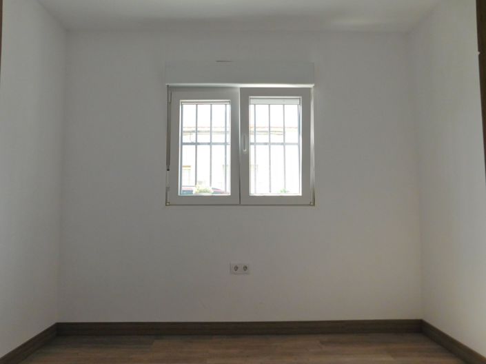 Image No.9-4 Bed Townhouse for sale