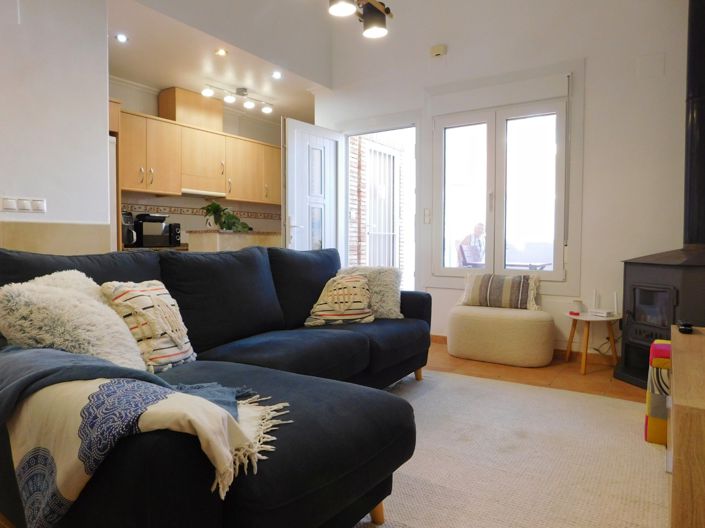 Image No.10-2 Bed Property for sale