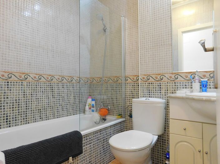Image No.17-2 Bed Property for sale