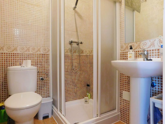 Image No.20-2 Bed Property for sale