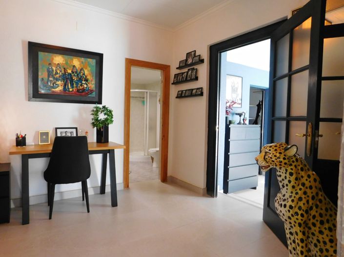 Image No.25-3 Bed Property for sale
