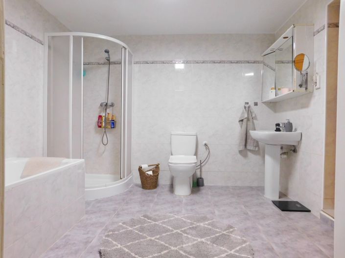 Image No.30-3 Bed Property for sale