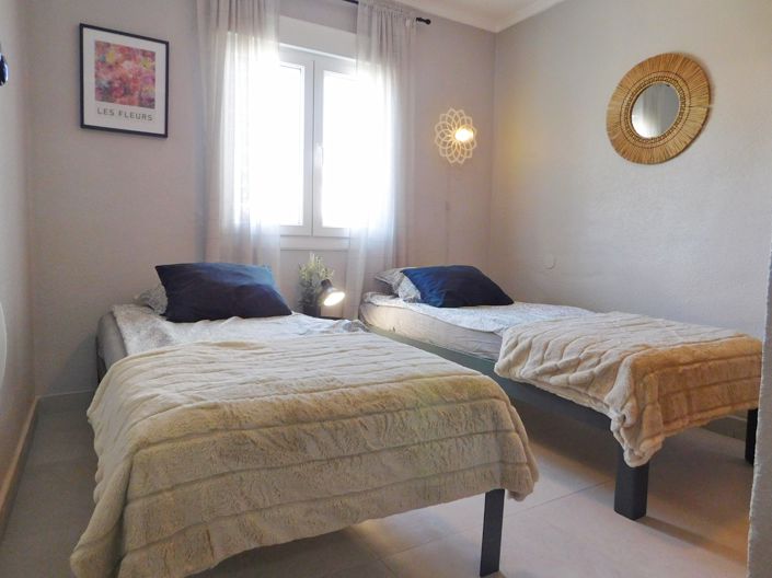 Image No.32-3 Bed Property for sale