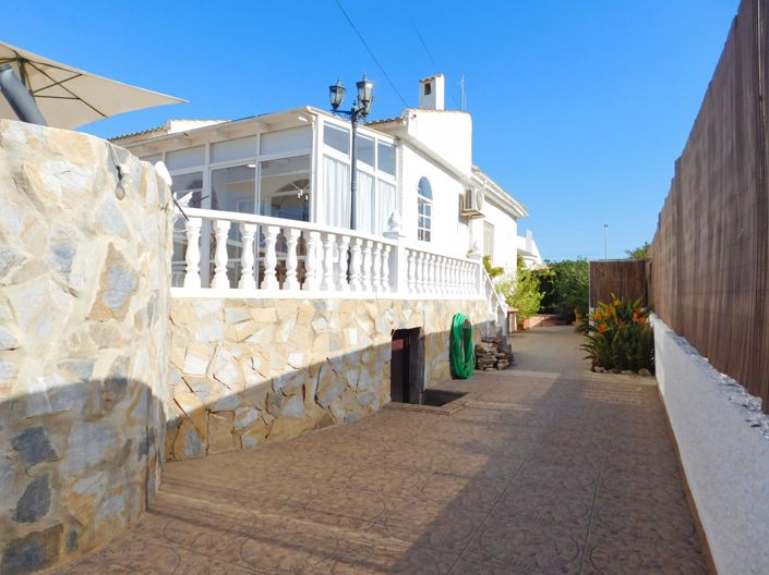 Image No.37-3 Bed Property for sale