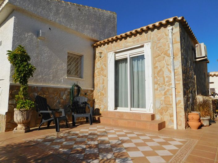 Image No.40-3 Bed Property for sale