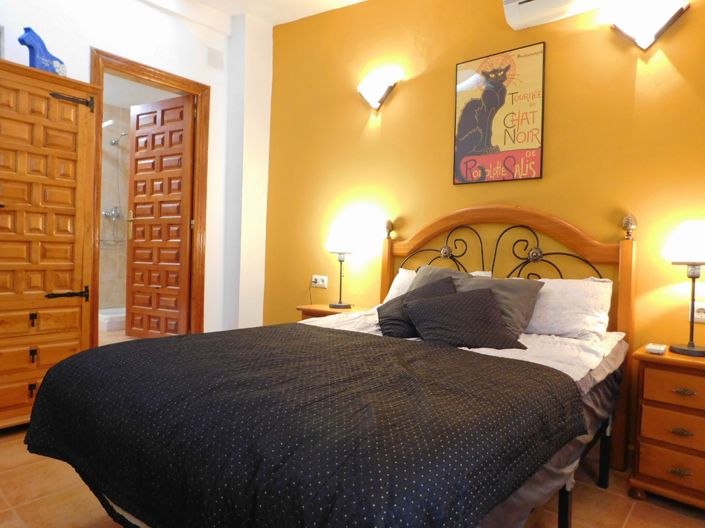 Image No.41-3 Bed Property for sale