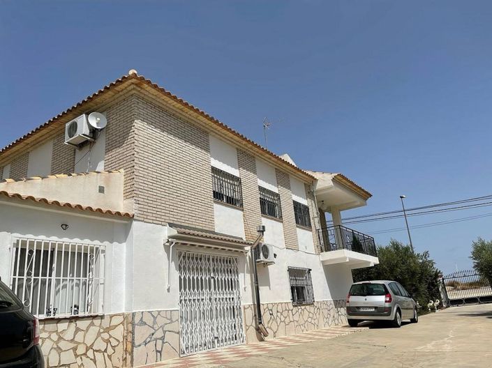Image No.3-4 Bed Villa for sale