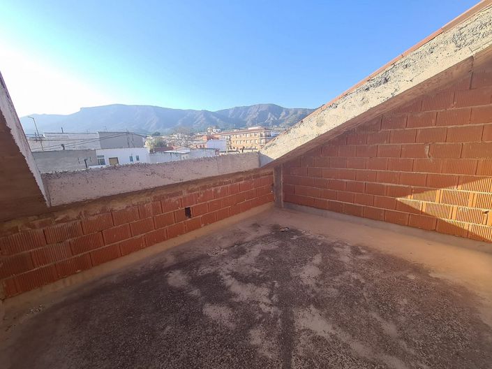 Image No.12-4 Bed Townhouse for sale