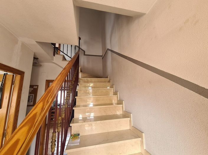 Image No.18-4 Bed Townhouse for sale