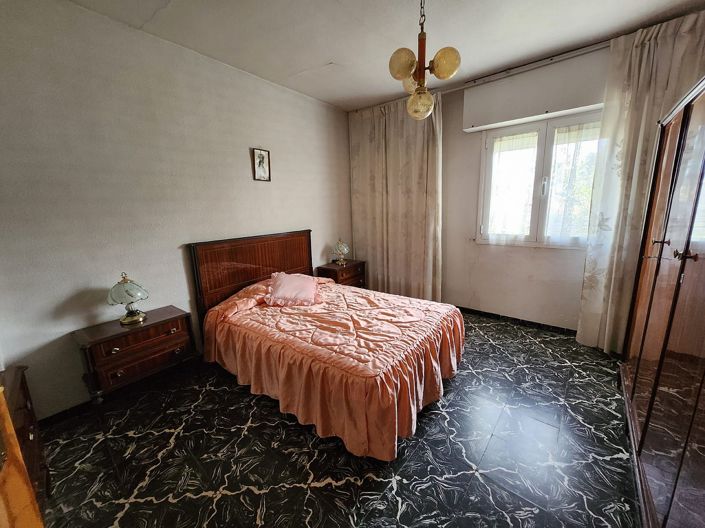 Image No.14-6 Bed Townhouse for sale