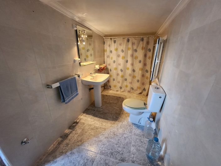 Image No.15-6 Bed Townhouse for sale