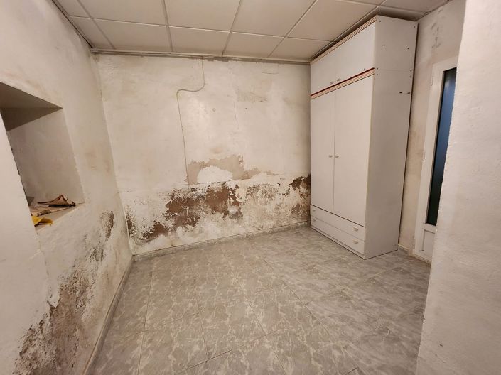 Image No.35-6 Bed Townhouse for sale