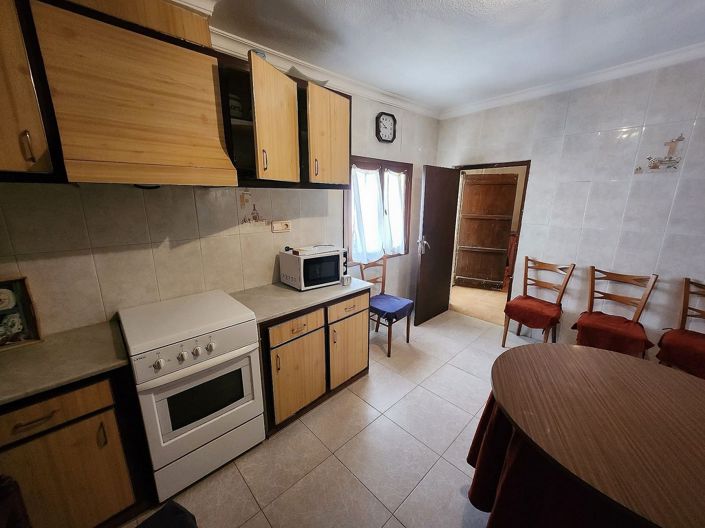 Image No.12-5 Bed Townhouse for sale