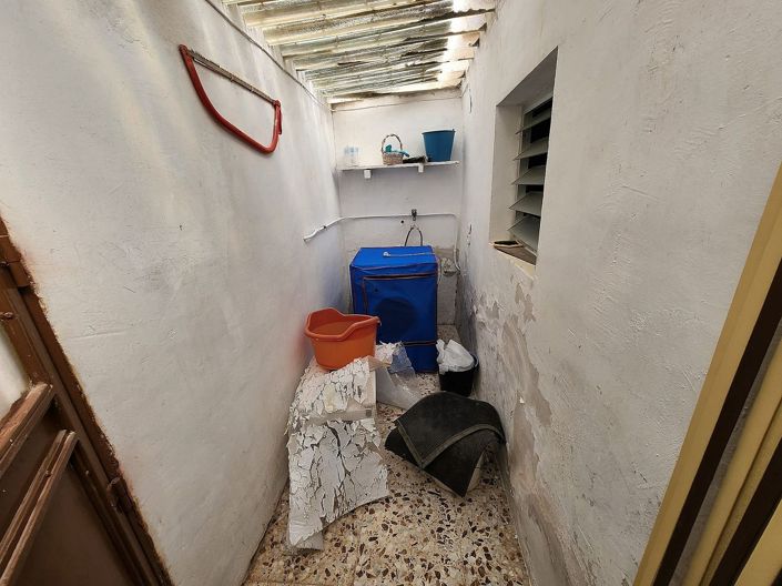 Image No.17-5 Bed Townhouse for sale