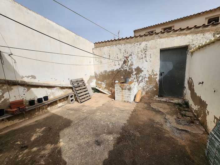 Image No.19-5 Bed Townhouse for sale