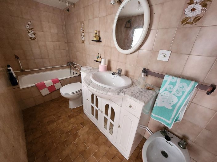 Image No.26-5 Bed Townhouse for sale