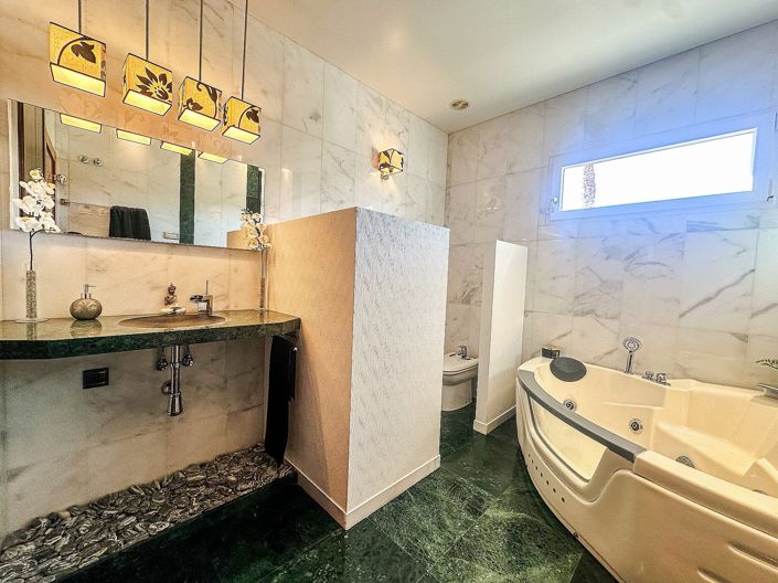 Image No.33-5 Bed Villa for sale