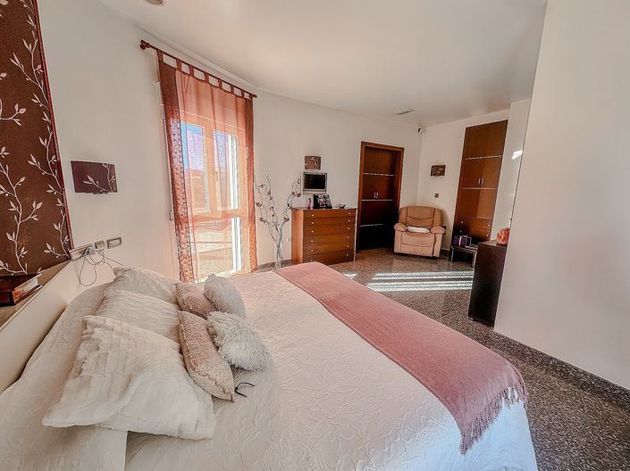 Image No.36-5 Bed Villa for sale