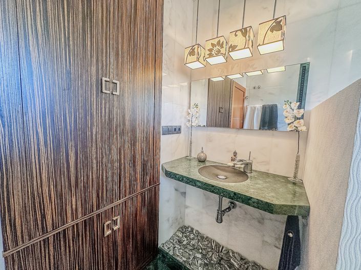 Image No.42-5 Bed Villa for sale