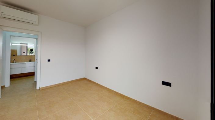 Image No.29-3 Bed Villa for sale
