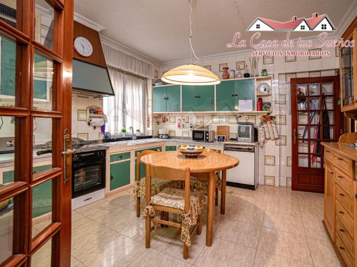 Image No.2-Maison de ville de 4 chambres à vendre à Petrer