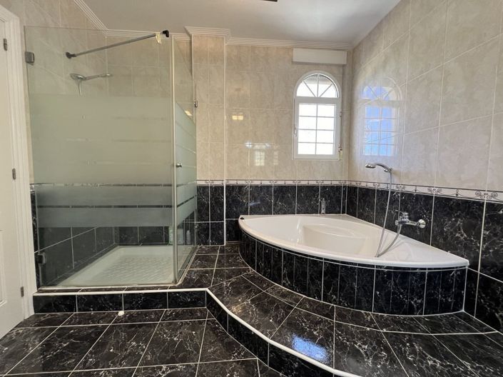 Image No.14-4 Bed Villa for sale