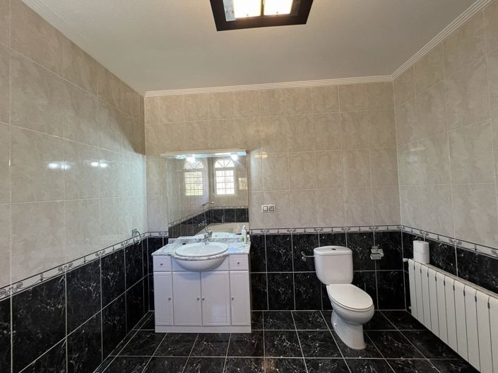 Image No.15-4 Bed Villa for sale