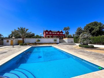 6 Bed Villa for sale