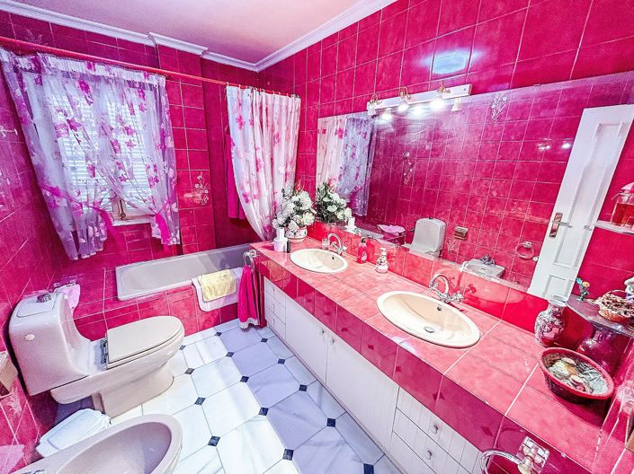 Image No.41-6 Bed Villa for sale