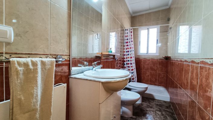 Image No.19-3 Bed Townhouse for sale