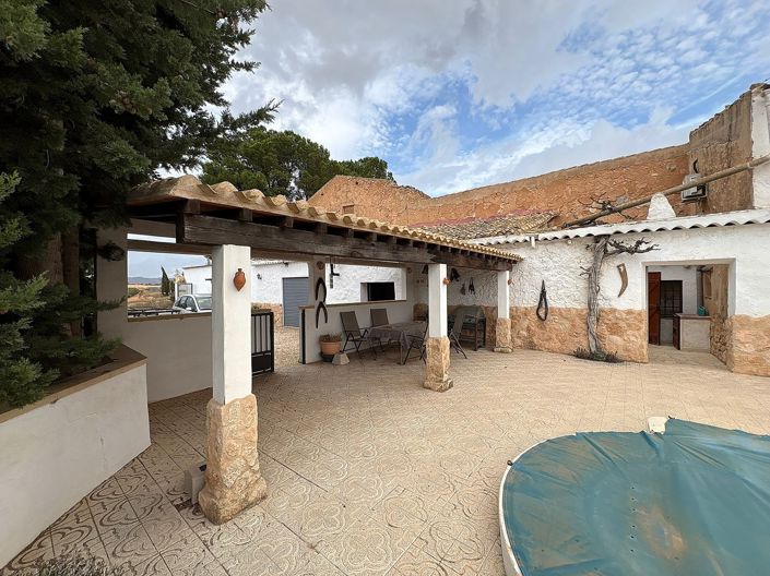 Image No.14-5 Bed Property for sale