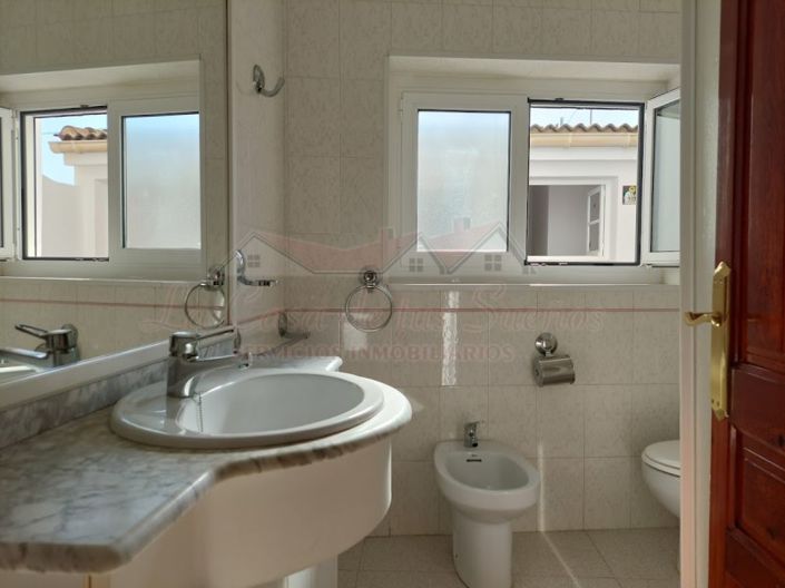 Image No.27-4 Bed Townhouse for sale