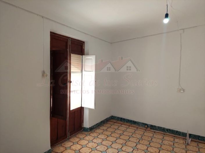 Image No.30-4 Bed Townhouse for sale