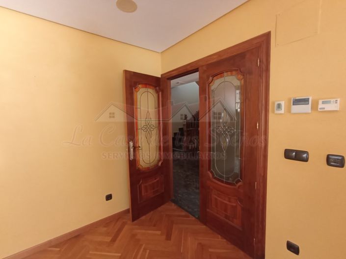 Image No.10-4 Bed Villa for sale