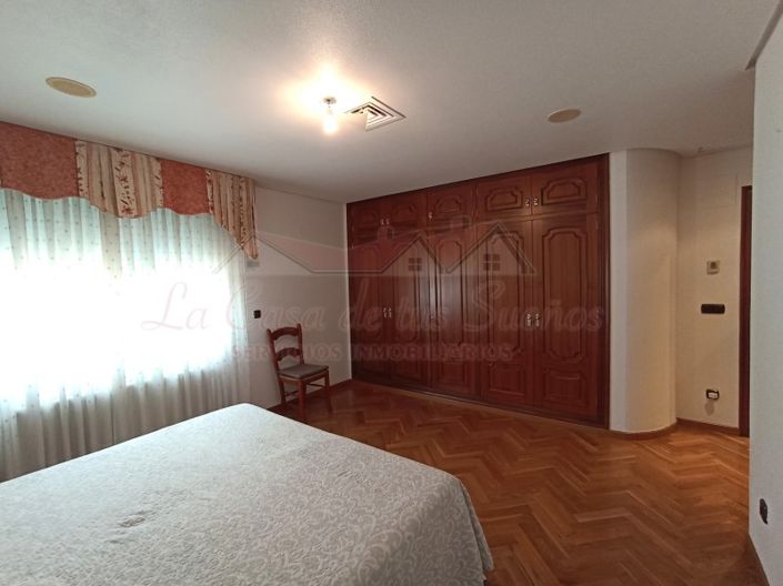 Image No.26-4 Bed Villa for sale