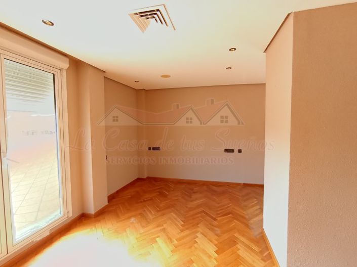 Image No.48-4 Bed Villa for sale