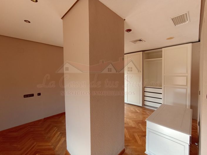 Image No.49-4 Bed Villa for sale