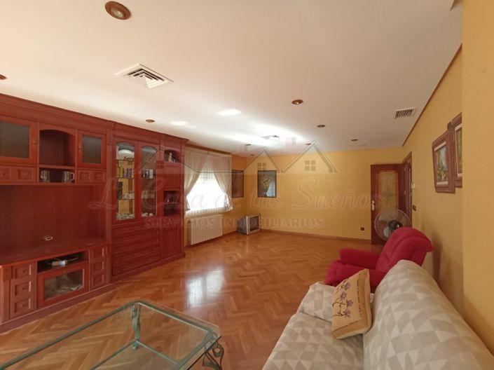 Image No.9-4 Bed Villa for sale