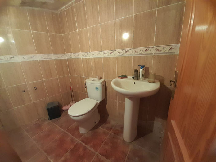 Image No.17-6 Bed Country House for sale