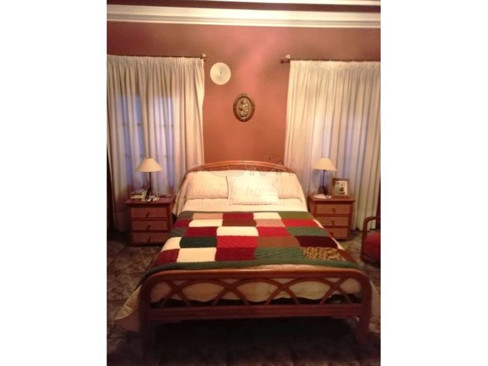 Image No.14-6 Bed Townhouse for sale