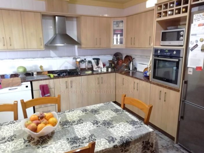 Image No.2-6 Bed Townhouse for sale