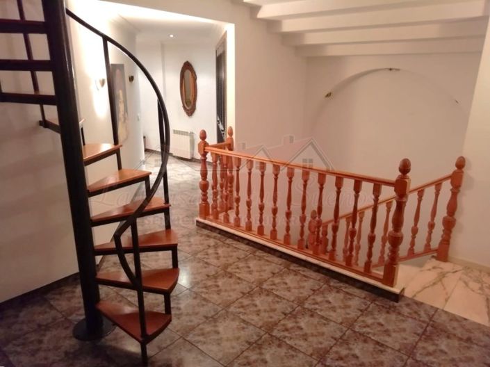 Image No.22-6 Bed Townhouse for sale