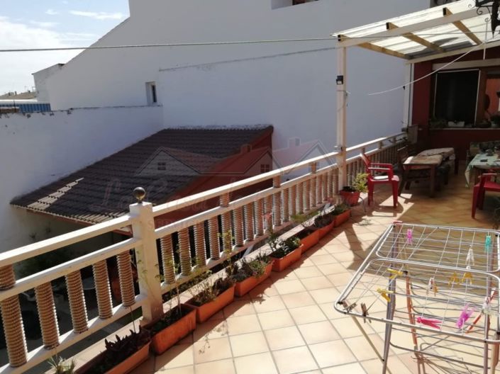 Image No.27-6 Bed Townhouse for sale