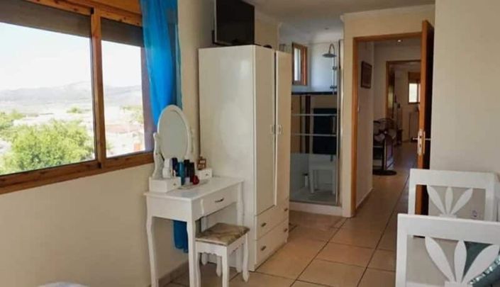 Image No.15-3 Bed Townhouse for sale