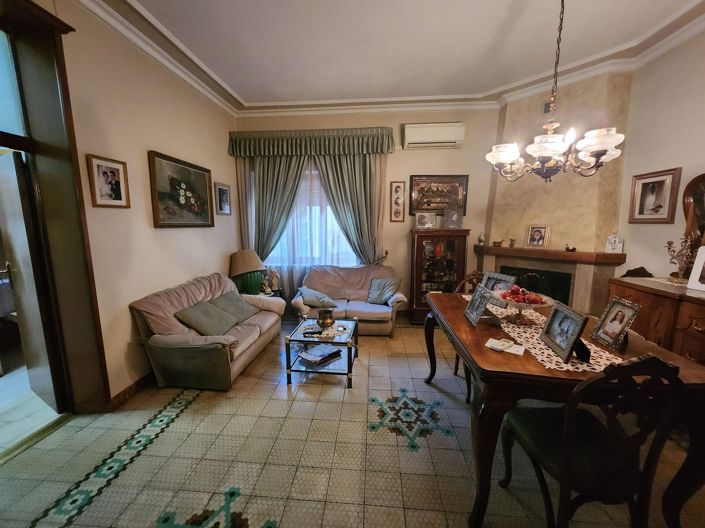 Image No.19-4 Bed Townhouse for sale