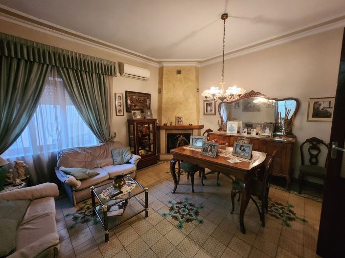 Image No.22-4 Bed Townhouse for sale