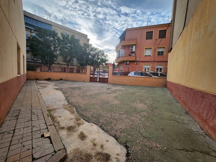 Image No.10-4 Bed Townhouse for sale