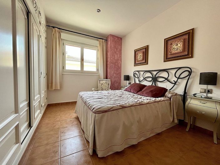 Image No.13-4 Bed Townhouse for sale